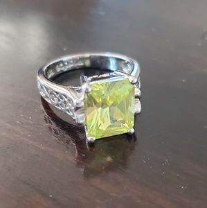 Lia Sophia Discontinued Appletini ring